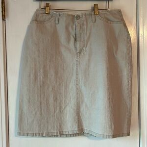 Gloria Vanderbilt Skirt - size 12